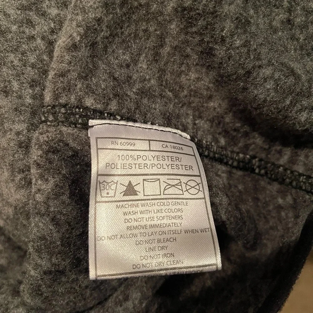 Antigua Raiders men’s heathered black and gray 1/4 zip fleece